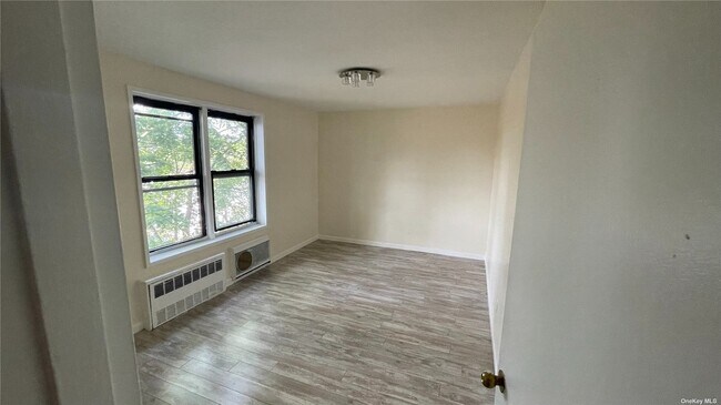 Building Photo - 164 Pine St