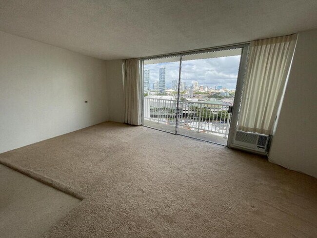 Building Photo - HOLIDAY VILLAGE studio, Avail 08/26, sec, ...