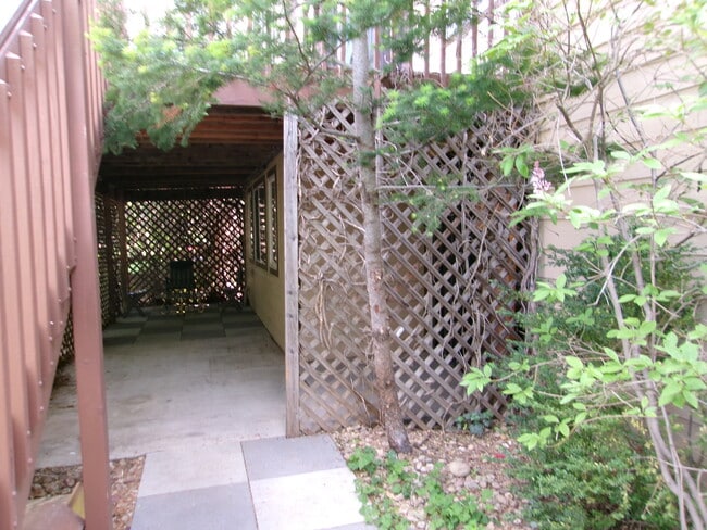Building Photo - 17863 E Maplewood Cir
