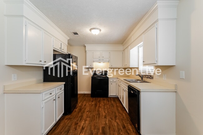 Building Photo - 6153 Floral Dr