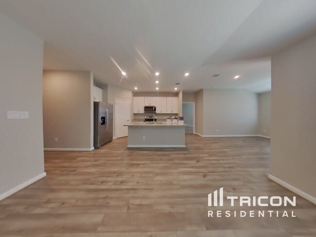 Foto del edificio - 13530 Paxton Blvd