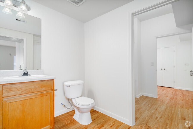 2BR, 2BA - 1079SF - Bathroom 2 - Terraces at Cibolo