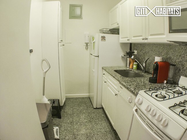 Foto del edificio - 300 E 46th St