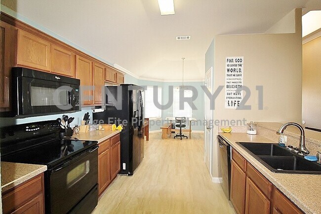 Foto del edificio - Beautiful 3/2/2 in Waxahachie For Rent!