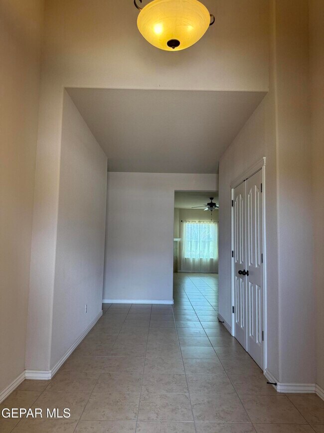 Foto del edificio - 5601 Valley Maple Dr