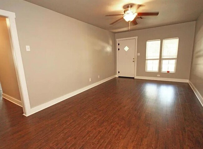 Foto del edificio - 1205 W Brooks St