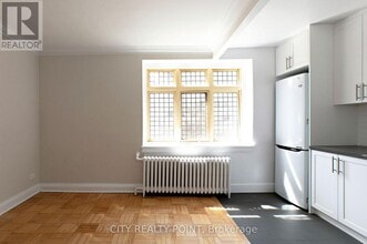 Building Photo - 398 Avenue Rd