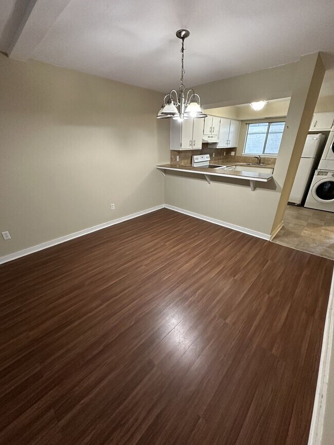 Foto del edificio - 2 bd 1.5 ba Townhome