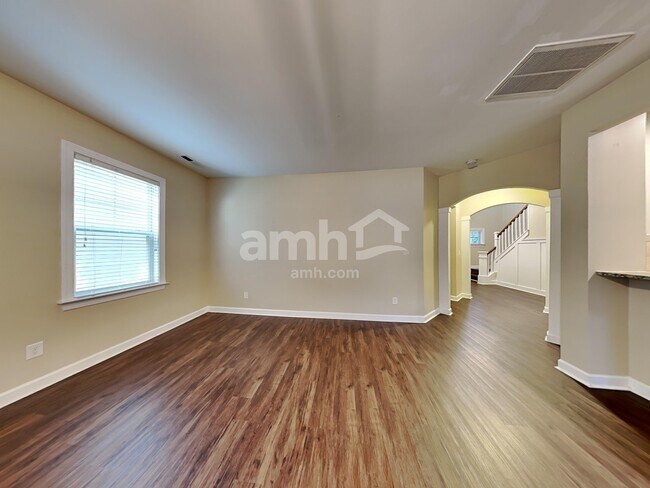 Building Photo - 131 Station Dr