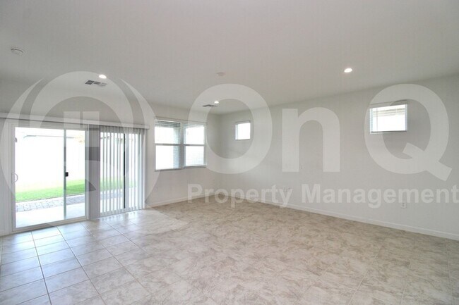 Foto del edificio - 2934 W Seaver Ave