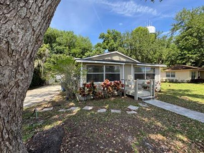 Foto del edificio - 311 N Bloxham Ave