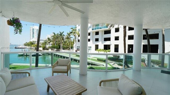Building Photo - 7918 Harbor Island Dr