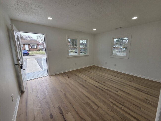 Building Photo - 5506 Campbell Ave