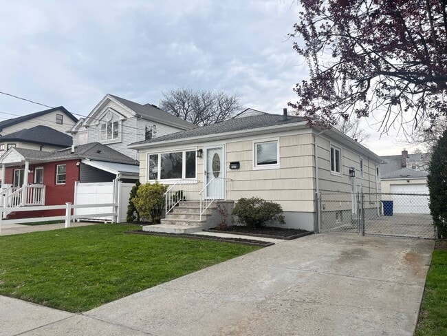 Foto del edificio - 527 Willowbrook Rd