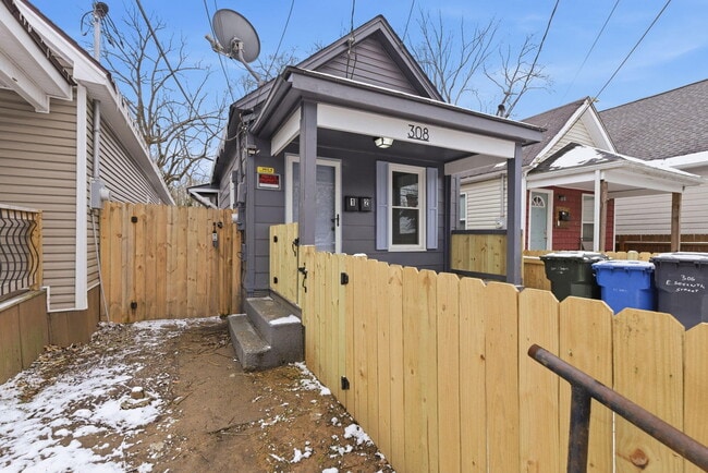 Building Photo - 308 E 7th St