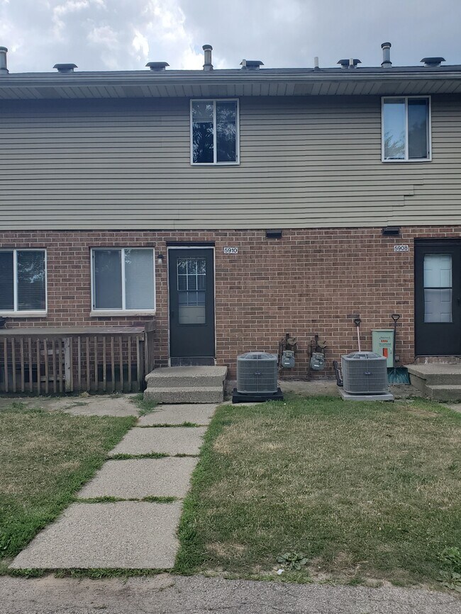 Fotografía del edificio - 5906 Christie Ave SE