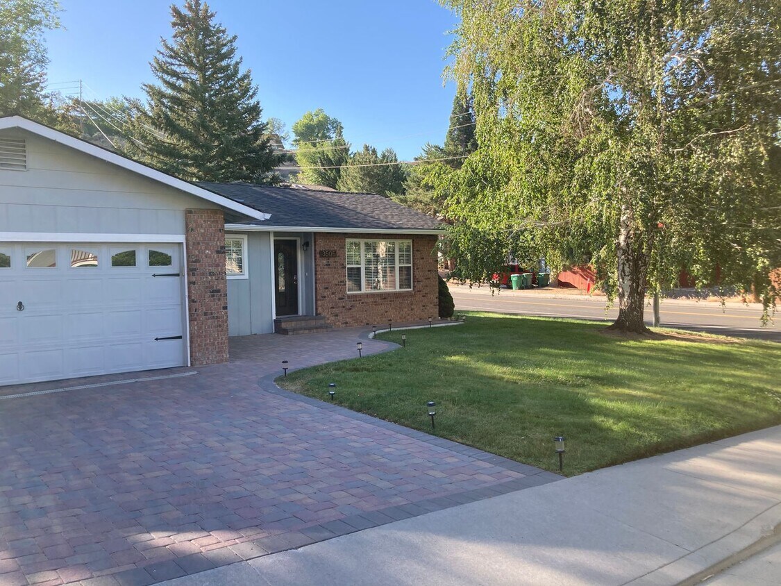 Primary Photo - **READY IN JULY** SOUTHWEST RENO HOME