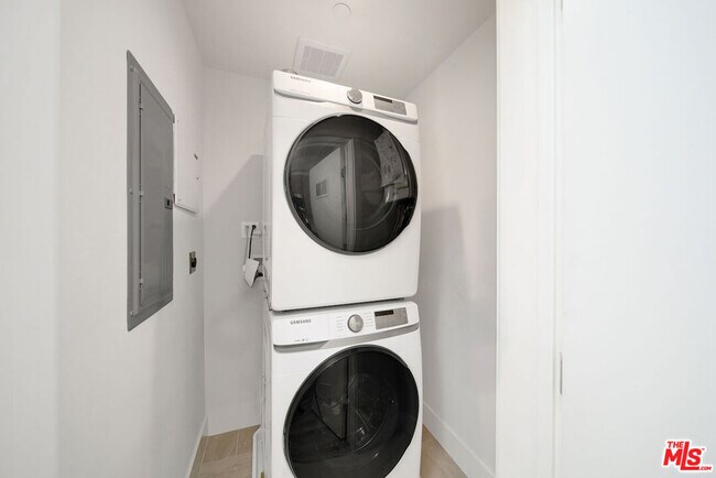Foto del edificio - 408 1/2 N Kenmore Ave