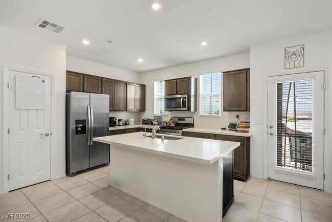 Foto del edificio - 611 Sedum Ave.