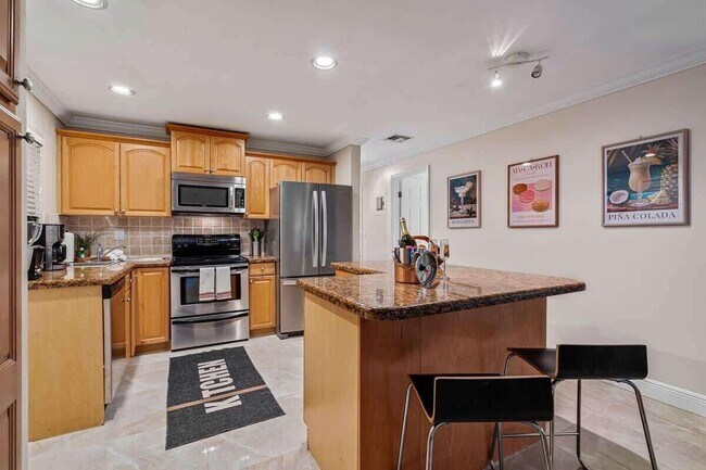 Building Photo - 720 SE 5th Ave