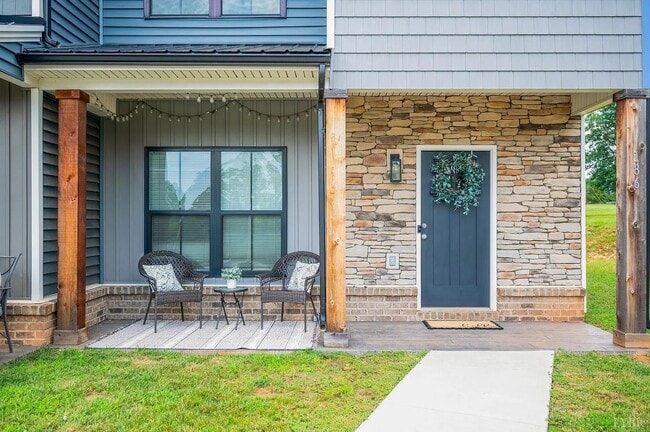 Building Photo - 186 Sunburst Villa Dr