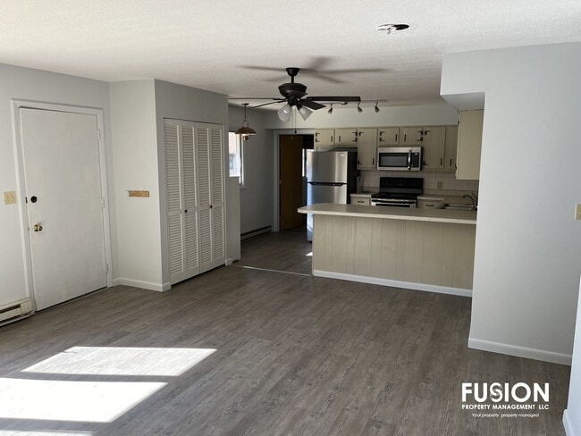Building Photo - Warm & Inviting One-Level Condo in South Burlington - HALF OFF YOUR FIRST MONTH!