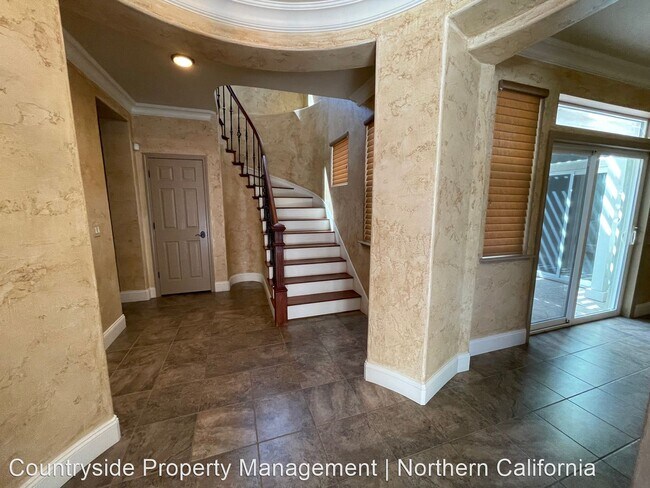 Building Photo - 3 br, 4 bath House - 139 Portrait Lane