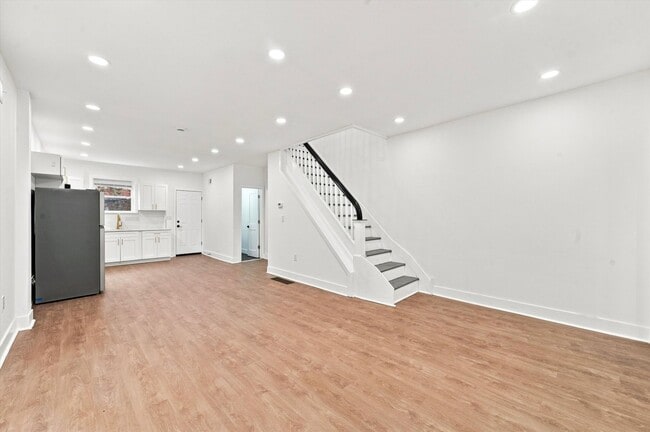 Building Photo - 269 S Hirst St