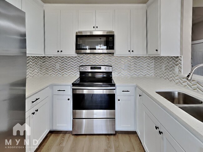 Foto del edificio - 5401 Ashworth Ct