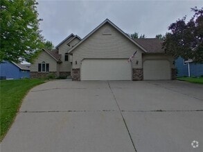 Building Photo - 209 Greenbriar Ln
