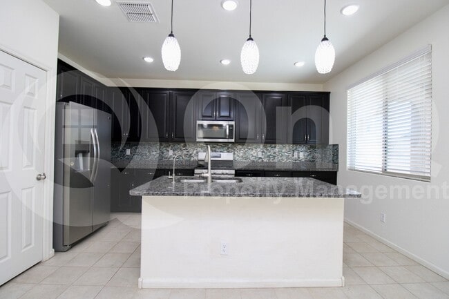 Building Photo - 5353 W Desert Hollow Dr