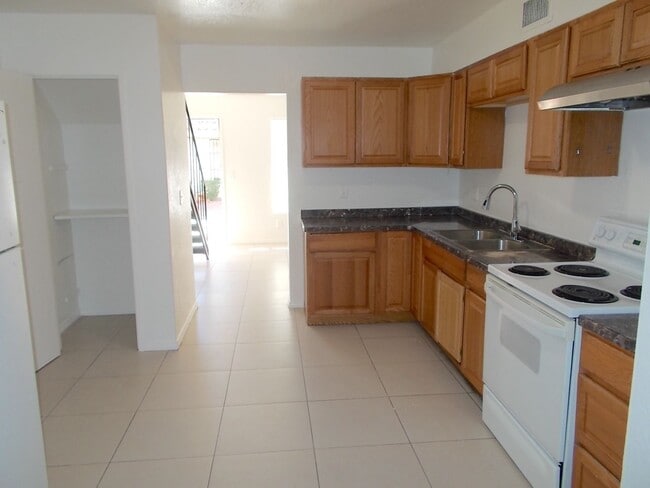 Building Photo - Charming 2-Story 3 Bedroom Townhome