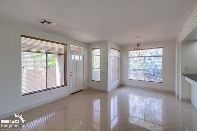 Building Photo - Elegant Dual Master 2Bdm 2.5Ba Townhome in...