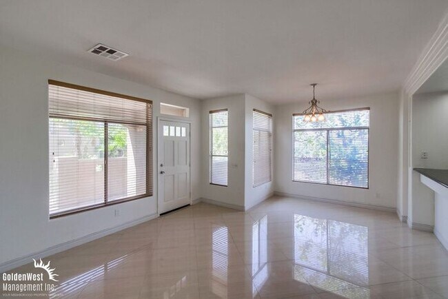 Foto del edificio - Elegant Dual Master 2Bdm 2.5Ba Townhome in...