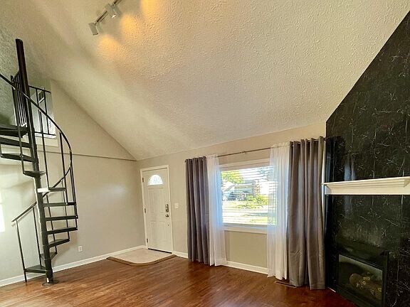 Building Photo - 5545 Fleetwood Ave NW