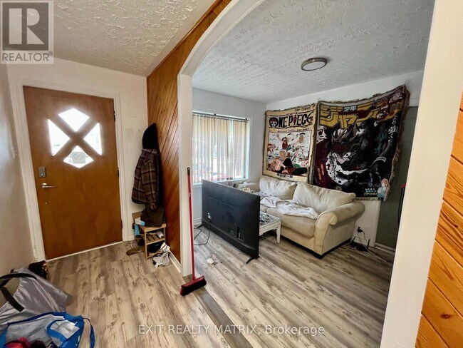 Photo du bâtiment - 665 St Isidore Rd