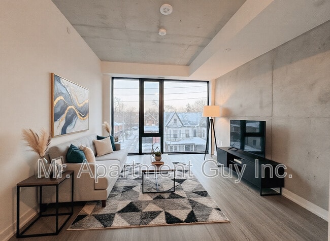 Building Photo - 195 McCaul St