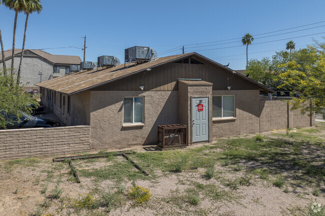 Building Photo - Desert View