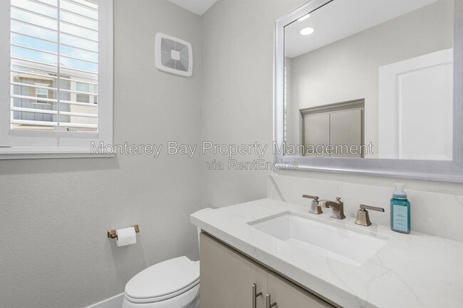 Building Photo - 240 Bungalow Dr