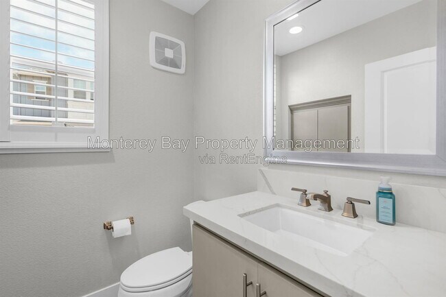 Foto del edificio - 240 Bungalow Dr