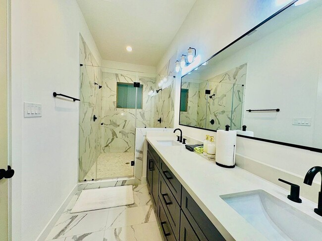 Building Photo - 2339 Eagle St