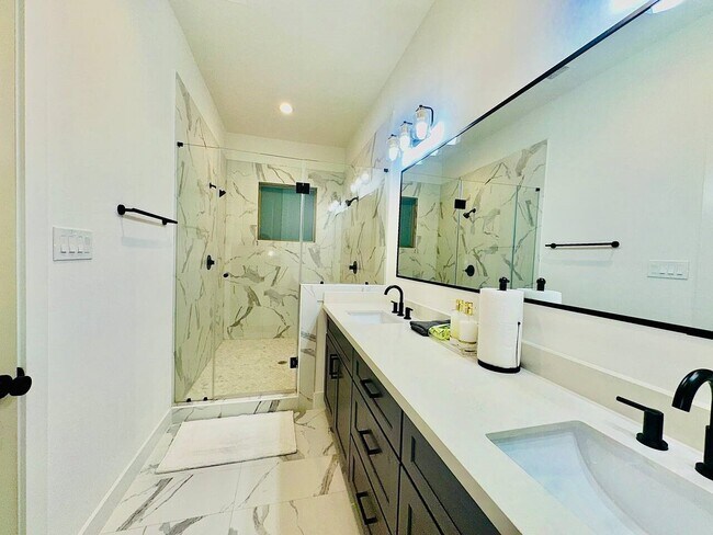 Foto del edificio - 2339 Eagle St