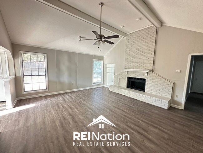 Building Photo - BARTLETT CHARMER! 3BR/2BA | Vaulted Ceilings & Brick Fireplace | 2-Car Garage!
