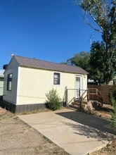 Building Photo - 709 E 2nd St