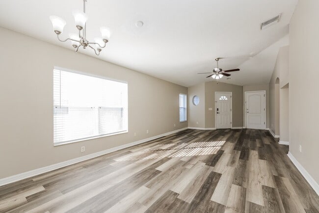 Foto del edificio - 8003 Canterbury Lake Blvd