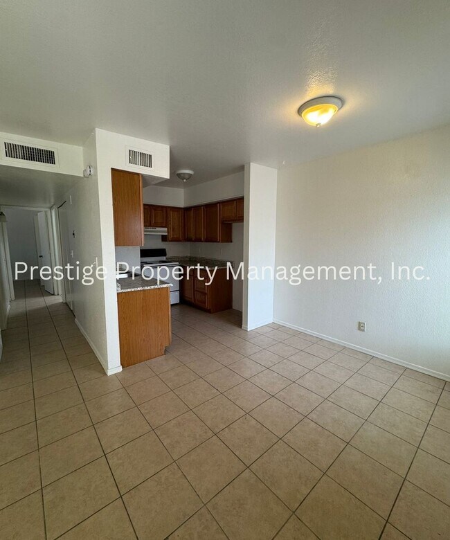 Foto del edificio - 2115-2117 N Bell Ave