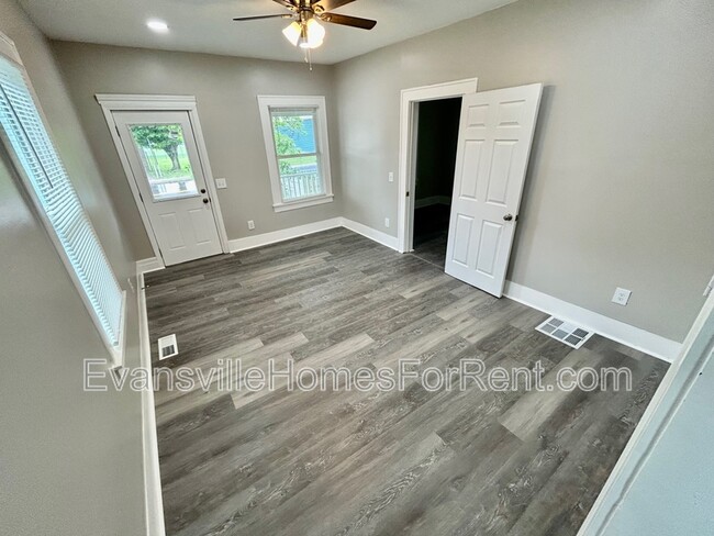 Building Photo - 712 S Barker Ave