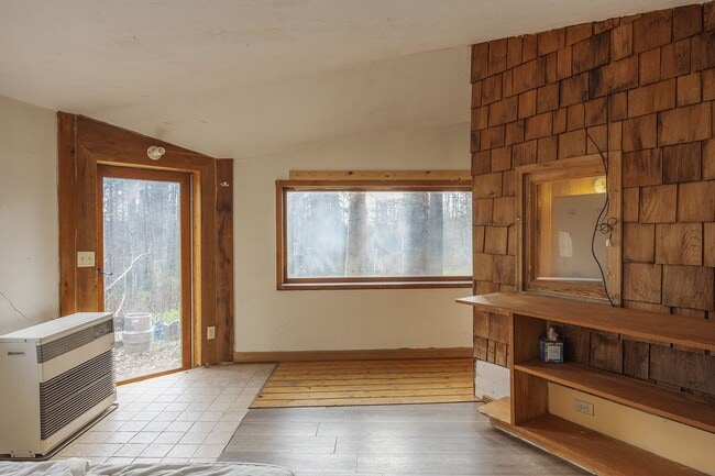 Building Photo - Cozy 2 Bedroom, 1 Bath, With a great Locat...