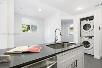 Building Photo - 541 NW 33rd St