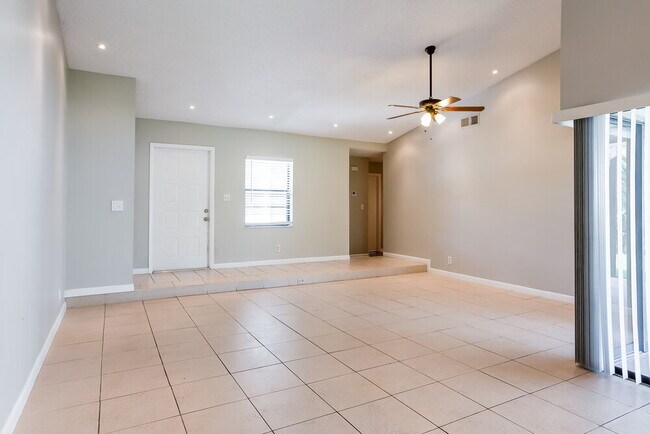 Building Photo - 11492 Clear Creek Pl